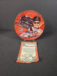 lot 64 image: Silver Select 6 12 Decorated Porcelain Plate Bordered in 24k gold Dale Earnhardt 2001 ( lot b )