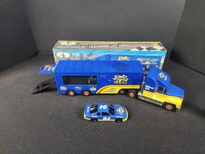 lot 60 image: 1997 Racing Team Truck.