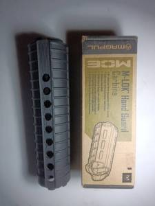 lot 117 image: 2 - Magpul forend