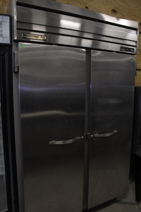lot 9 image: Beverage Air 2 door refrigerator
