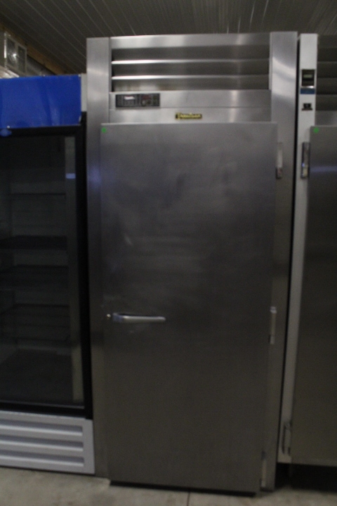 lot 18 image: Traulsen Roll-in Proofing Cabinet