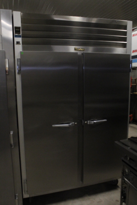 lot 19 image: Traulsen 2 Door Refrigerator
