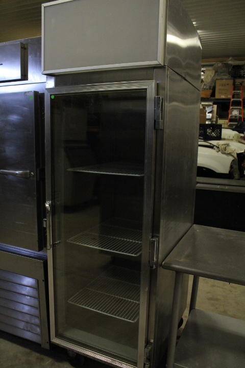 lot 21 image: Glass Door Cooler
