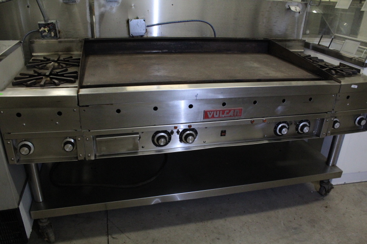 lot 35 image: Vulcan 48 grill & 4 burner combo