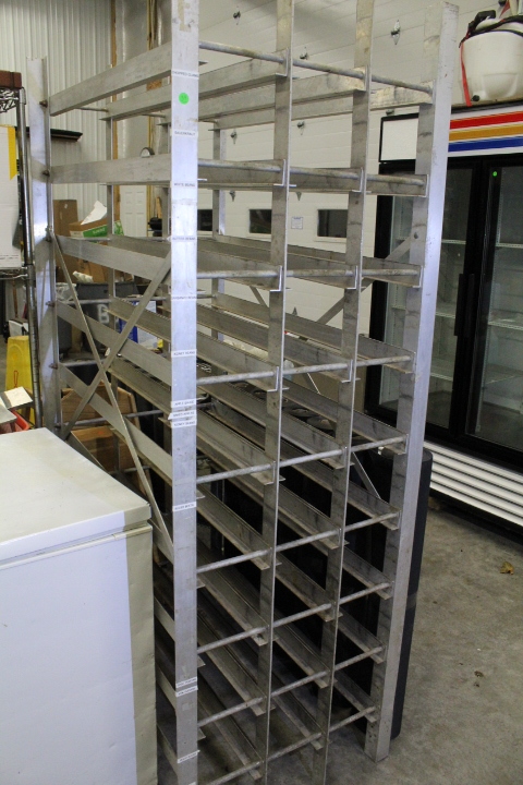 lot 39 image: #10 Can Rack