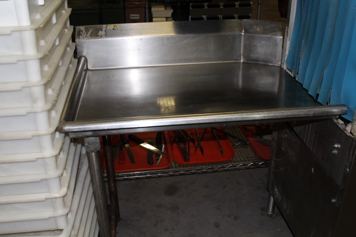 lot 51 image: Clean side dishwasher table