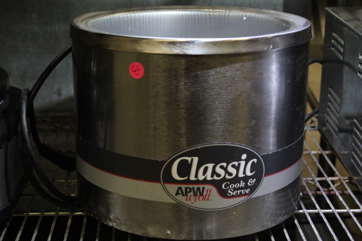 lot 66 image: 11 qt Round Cooker  Warmer