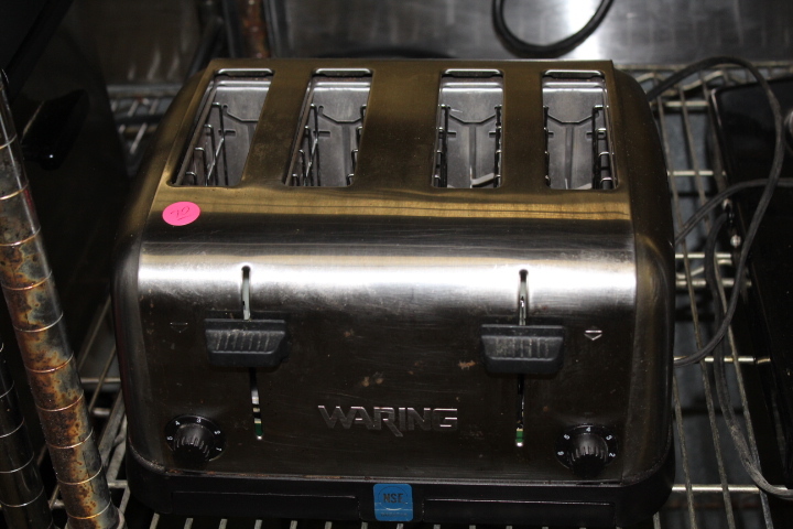 lot 70 image: 4 Slice Toaster