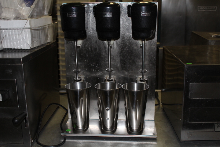 lot 87 image: Milkshake Blender