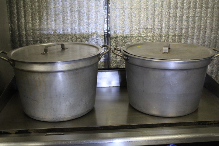 lot 92 image: Aluminum cook pots