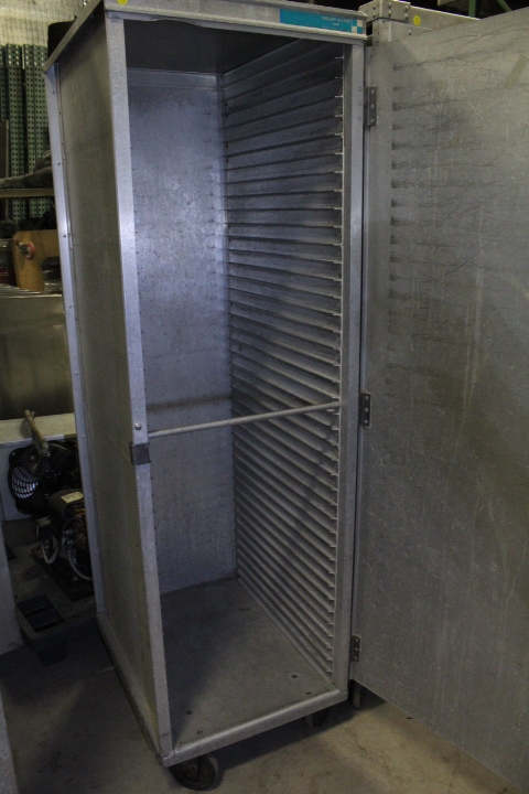 lot 100 image: Sheet pan  speed rack cabinets