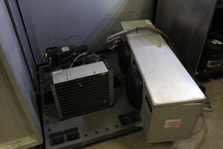 lot 103 image: Walk - in cooler refrigeration Unit