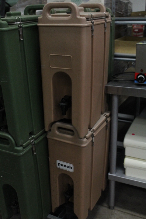 lot 110 image: Cambro Beverage Carriers