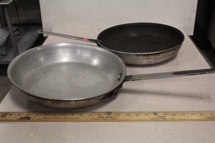 lot 113 image: Large Frying Pans
