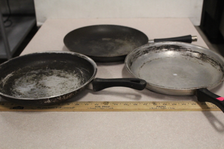 lot 114 image: Frying Pans