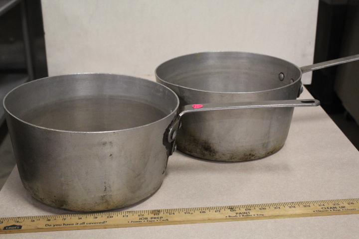 lot 116 image: Larger handled sauce pots