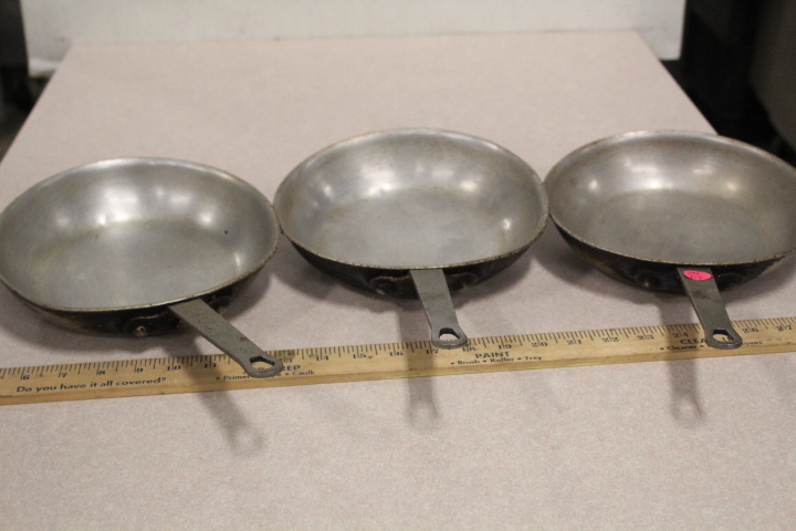 lot 117 image: Saute Pans