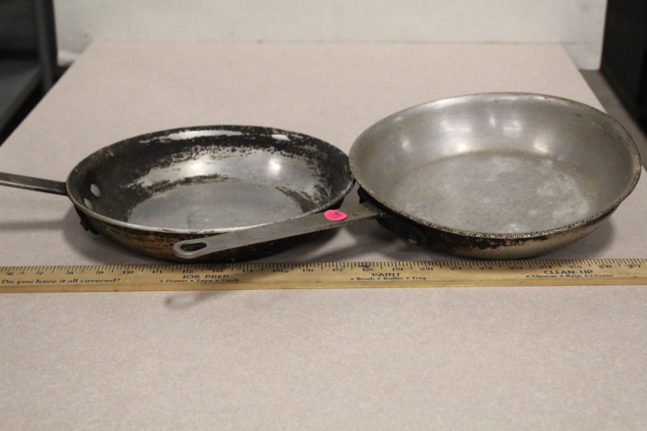 lot 118 image: Frying Pans