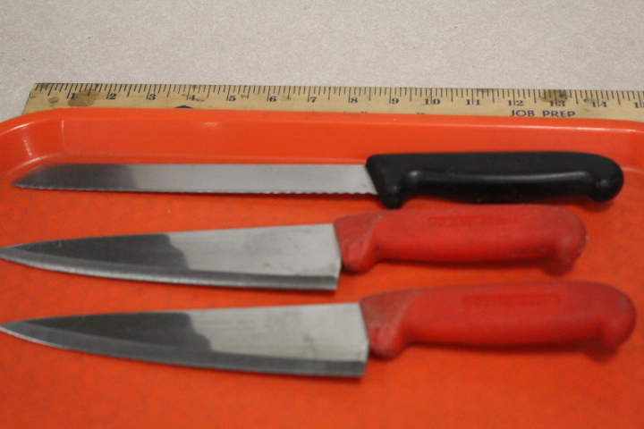 lot 129 image: Knives