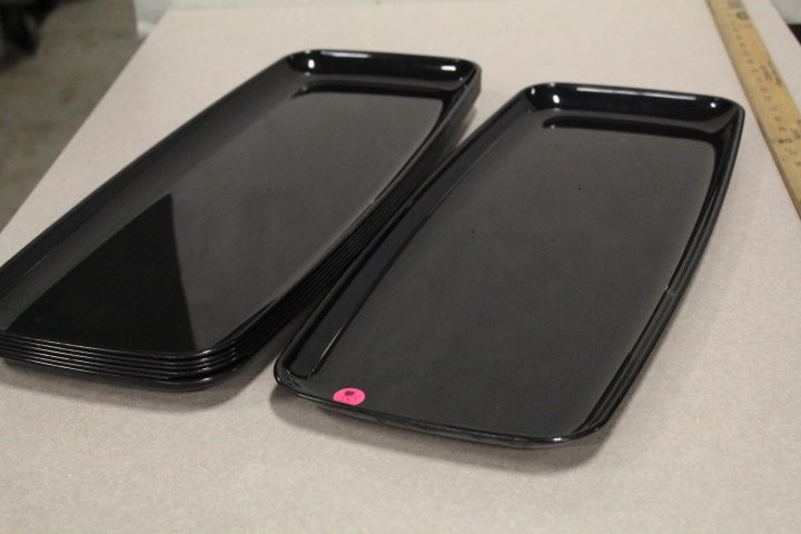 lot 137 image: Serving  display tray Lot