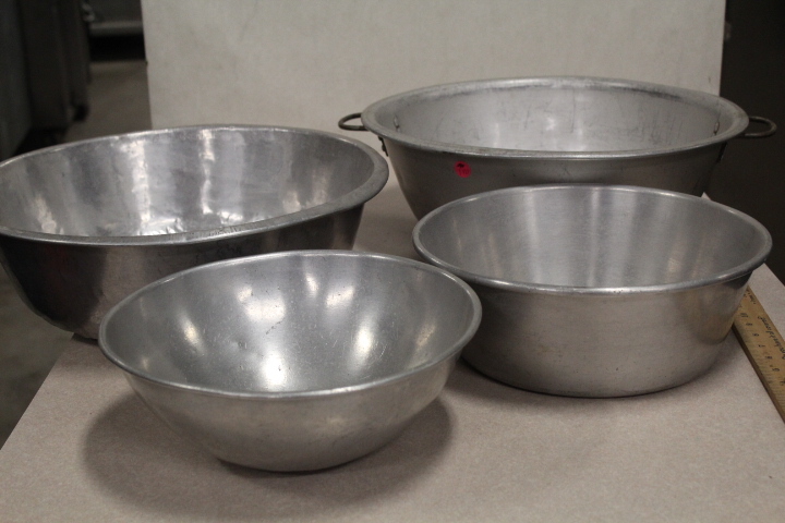 lot 140 image: Aluminum pan  bowl Lot