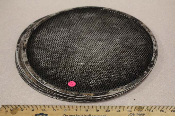 lot 143 image: Pizza  baking screens