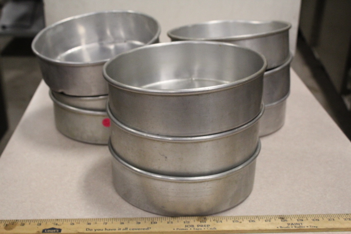 lot 145 image: 10 Cake Pans