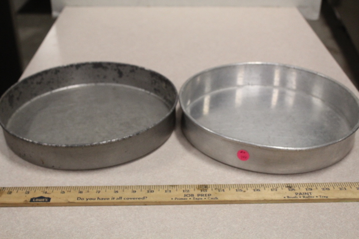 lot 146 image: 12 cake pans