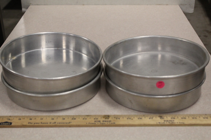lot 147 image: 10 x 2 cake pans