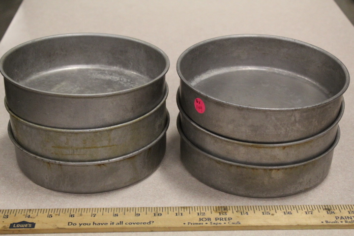 lot 149 image: 8 cake pans