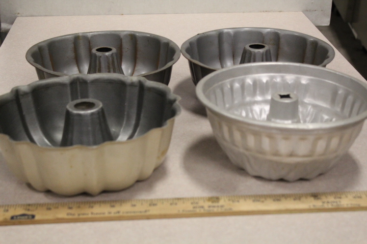 lot 150 image: Bunt pans
