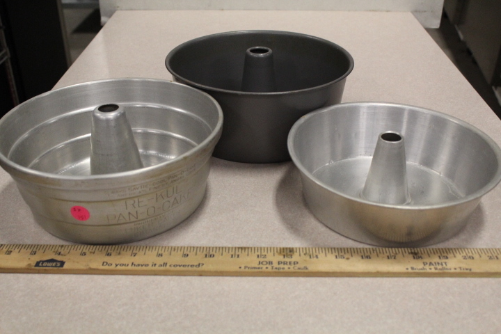 lot 151 image: Angle food cake pans