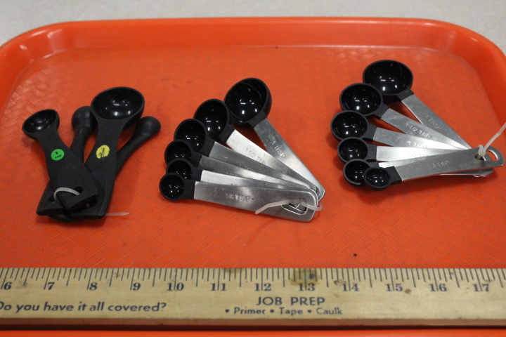 lot 160 image: measuring spoon sets