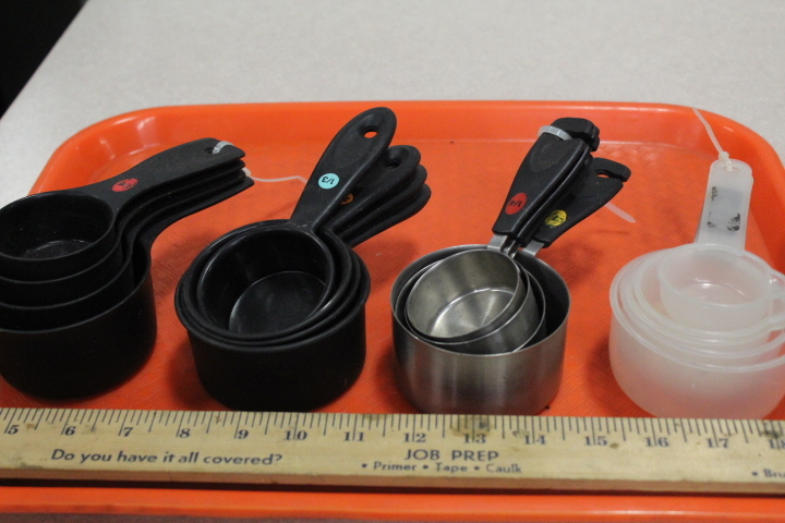 lot 161 image: Measuring cup sets