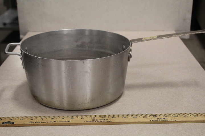 lot 166 image: 10 qt. Sauce Pan