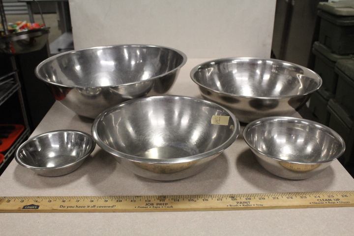lot 168 image: Mixing Bowl LOT