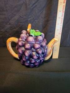 lot 44 image: 8 Lefton China Grape molded leaf pattern Tea Pot