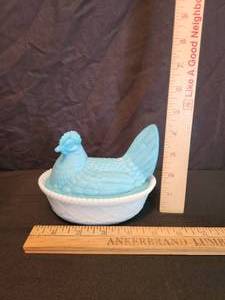 lot 47 image: Westmoreland Milk Glass Hen on a Nest Turquoise Blue