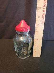 lot 53 image: 6 Glass Jar with broken lid Vintage
