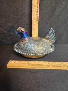 lot 46 image: 6 X 7 Vintage Indian Glass with Hen Lid