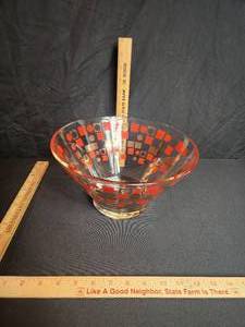 lot 37 image: Mid Century Chip Bowl 10 12 X 5 34 Tall
