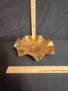 lot 9 image: Imperial Glass 8 Marigold Grape and Leaf