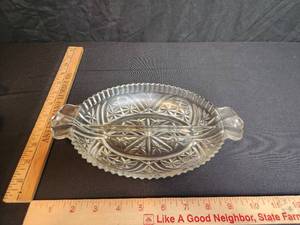 lot 20 image: Anchor Hocking dish Stars and Bars 10 Dish