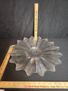 lot 66 image: L. E. Smith Feather and Fern Large Platter 14 12