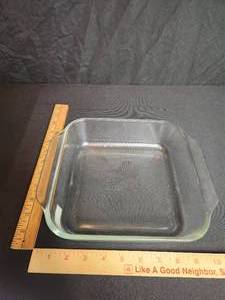 lot 72 image: 8 Pyrex Dish
