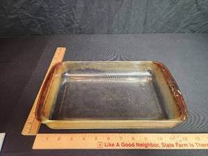 lot 74 image: 7 12 x 11 Pyrex Dish