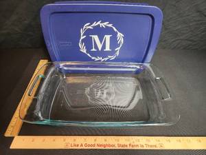 lot 75 image: 16 x 10 Pyrex Dish with Lid