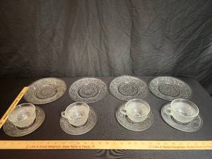 lot 83 image: 12pc Anchor Hocking Glass set