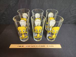 lot 89 image: 1973 Pepsi Loony Tunes Tweety Cups (6) Glasses Lot A