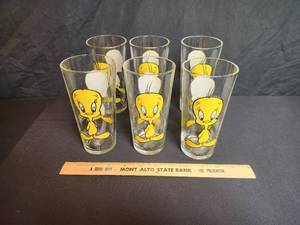 lot 90 image: 1973 Pepsi Loony Tunes Tweety Cups (6) Glasses Lot B